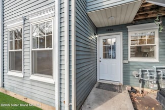 189 Pond Way Unit A, Staten Island, NY 10303