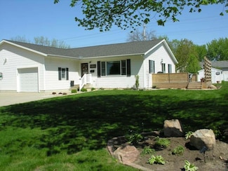 415 Park St, Osage, IA 50461