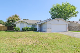 1321 Mercedes St, Benbrook, TX 76126