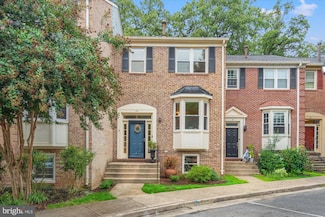 32 Carriage House Cir, Alexandria, VA 22304