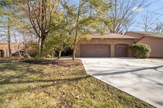 18295 Buccaneer Dr, North Royalton, OH 44133