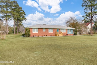 112 Mcmillan St, Teachey, NC 28464