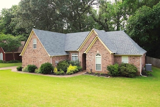 70 Country Forest Dr, Oakland, TN 38060
