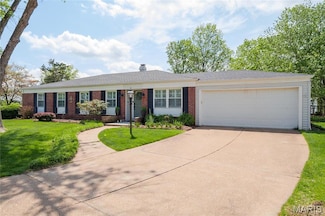 835 Montmartre Ct, Saint Louis, MO 63141