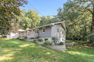 1110 Pineview Ln N, Plymouth, MN 55441