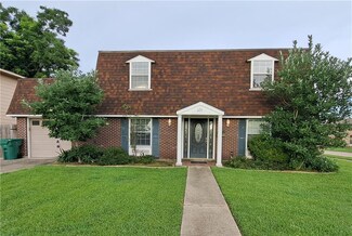677 Morningside Dr, Gretna, LA 70056