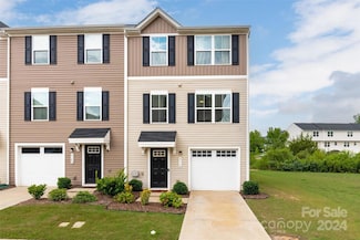 6113 Cutwater Cir, Charlotte, NC 28269