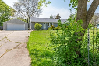 7315 S 48th St, Franklin, WI 53132