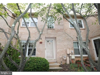 4 Rampart Dr, Chesterbrook, PA 19087