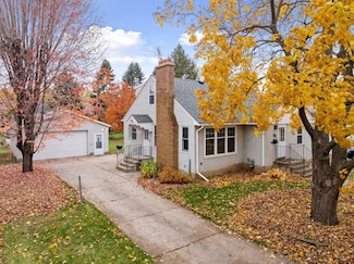 869 Iowa Ave W, Saint Paul, MN 55117