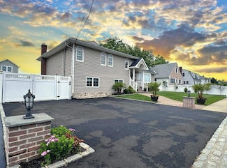59 Western Concourse, Amityville, NY 11701