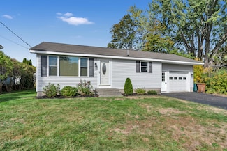 15 Lafayette St, Saco, ME 04072