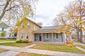 947 W Wisconsin St, Portage, WI 53901