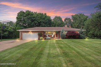 3 McElwaine Dr, Freehold, NJ 07728