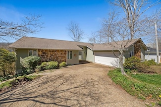 127 Meadowview Dr, Crossville, TN 38558