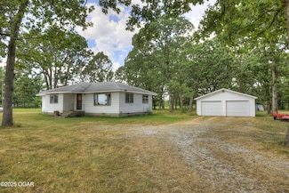 8412 Eland Rd, Neosho, MO 64850