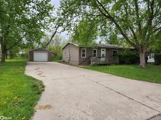 203 N 9th Ave W, Newton, IA 50208