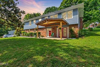 330 Clover Ln, Bristol, VA 24201