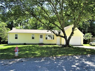 76 North Rd, Coventry, RI 02816