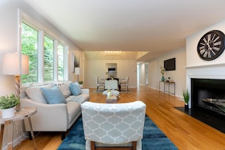 9 Pebble Beach Ave, Mashpee, MA 02649