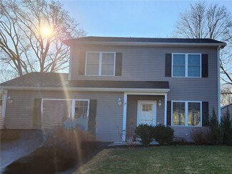 20 Noyes St, Warwick, RI 02886