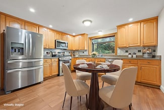 40 Homestead Ln, Avon, CT 06001