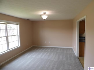 108 Hurstfield Dr, Radcliff, KY 40160