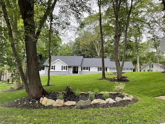 511 Magnolia Ln, Dix Hills, NY 11746