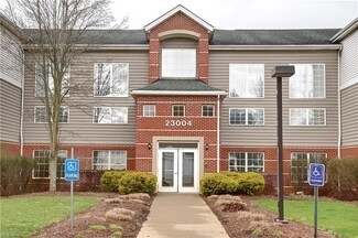 23004 Chandlers Ln Unit 4-226, Olmsted Falls, OH 44138