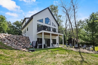 W5070 W Long Lake Rd, Waupaca, WI 54981