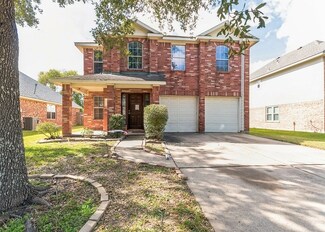 1910 Plum Falls Ln, Pearland, TX 77581