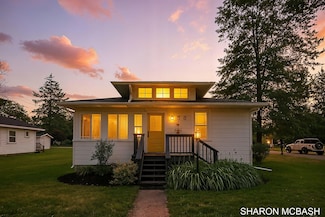 658 Allegan St, Saugatuck, MI 49453