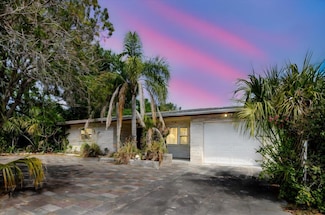 549 E Center St, Tarpon Springs, FL 34689