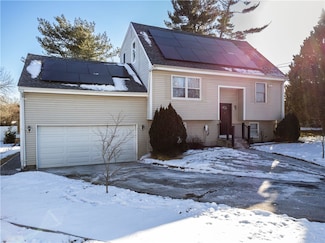7 Jill Ct, Riverside, RI 02915