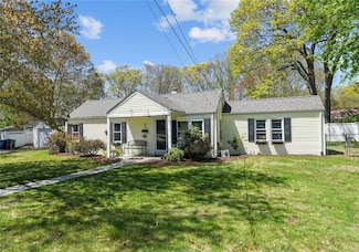 45 Inman Ave, Warwick, RI 02886