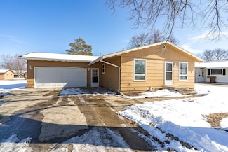 211 Franklin Ave, Larimore, ND 58251