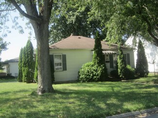 323 S 9th St, Watseka, IL 60970