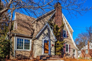 39 Clarendon Ct, Metuchen, NJ 08840