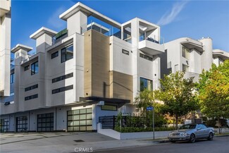 4525 N Via Nova Dr, Sherman Oaks, CA 91403