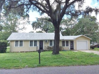 5111 18th St, Zephyrhills, FL 33542