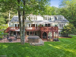 2 Stone House Rd, Mendham, NJ 07945