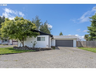 4004 Ginkgo Ave, Tillamook, OR 97141