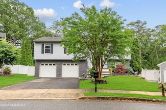 16 Lamp Post Ct, Howell Township, NJ 07731