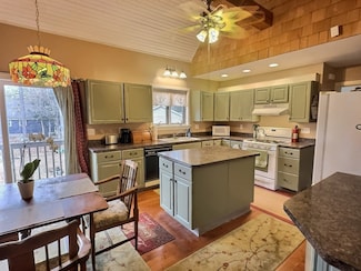 14 Laurel Dr, Ashburnham, MA 01430