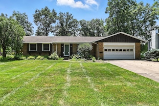 1515 Oakridge Dr, Bucyrus, OH 44820