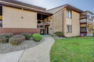 15 Pine Cluster Cir Unit E, Manalapan, NJ 07726