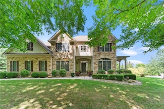 11750 Ascot Ln, Chagrin Falls, OH 44023