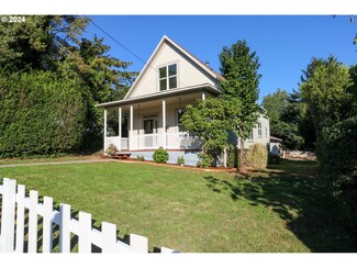982 S 8th St, Coos Bay, OR 97420