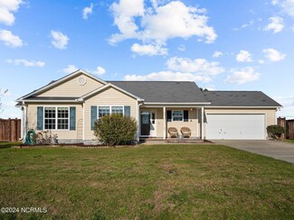 305 Shadyrock Path, Richlands, NC 28574