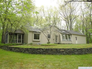 97 Patroon St, Claverack-Red Mills, NY 12513